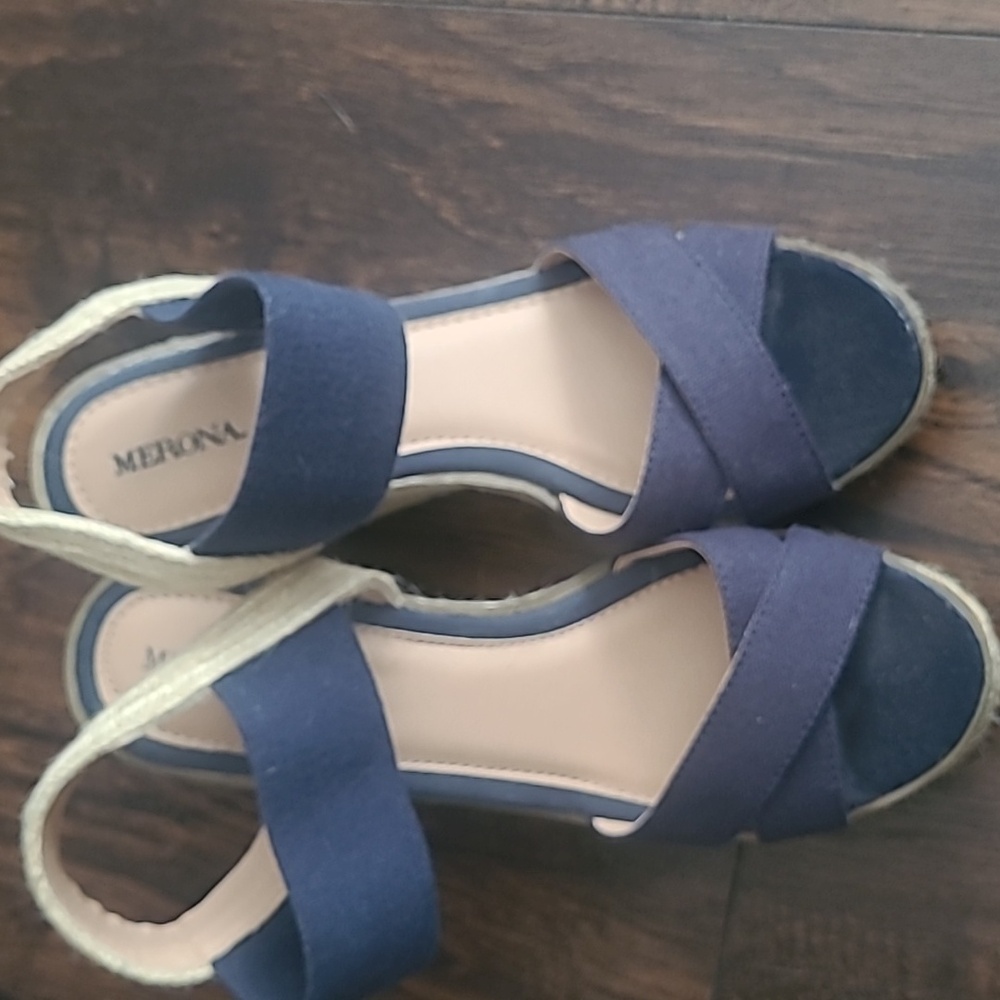 Merona criss cross stretch wedge 9.5 navy blue